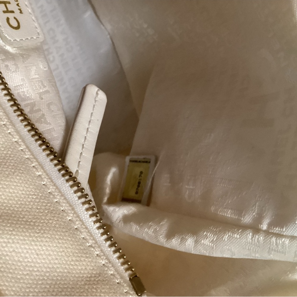 Chanel marshmallow tote. - Picture 8 of 12